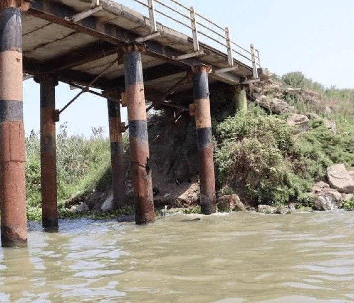 همای خبر گیلان🇮🇷: تردد از پل موقت نهنگروگا در بندرانزلی ممنوع شدسرپرست فرمانداری بندرانزلی اعلام کرد:🔹به دنبال حادثهای که اخیراً برای «م