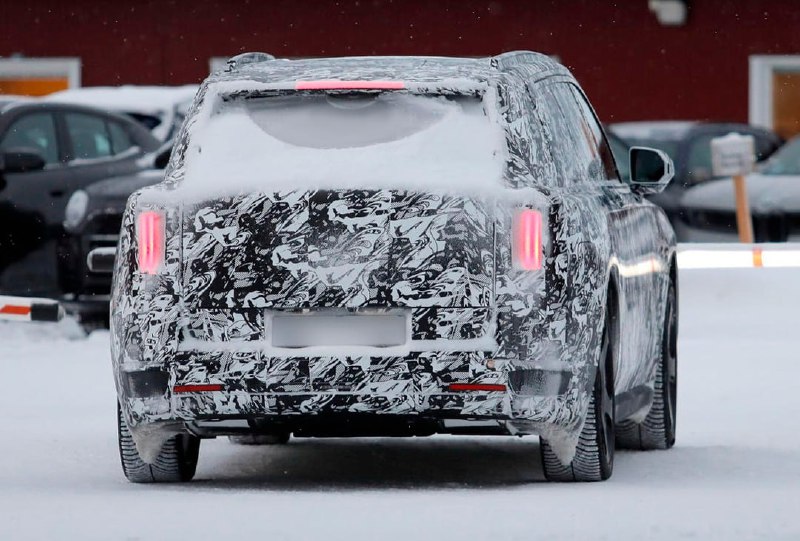 Rolls-Royce вывел на тесты электрический кроссовер 2