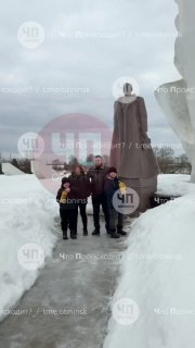 В Калужской области во время гендер-пати рядом с памятником Жукову распылили синюю краску, СК завел дело об осквернении мемориала группой лиц — «ЧП Обнинск», пресс-служба СК10 марта Музей Жукова сообщил, что в деревне Стрелковка «осквернен памятник маршалу