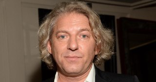 Умер телеведущий и режиссер Александр ОлейниковСообщается, что причиной смерти стал оторвавшийся тромб. Олейникову было 60 лет.Олейников режиссировал 7 фильмов и мини-сериалов, среди которых: «Призрак Арбата», «Детектив на миллион» и другие. Он также напис