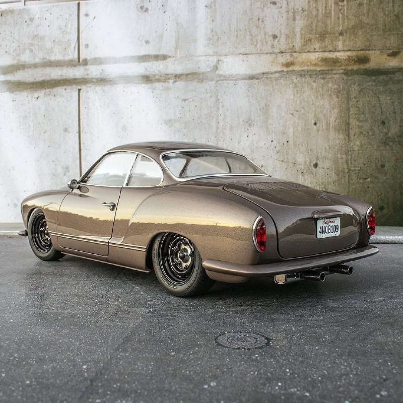 Масштабная моделька Volkswagen Karmann-Ghia 1/24. Колеса, шины, руль, сиденья и двигатель напечатаны 3