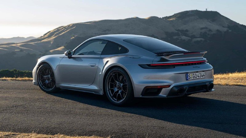 Porsche 911 Turbo получил юбилейную спецверсию 2