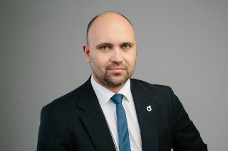 Челябинский суд снял с выборов в Госдуму кандидата от «Яблока» Ярослава Щербакова, сообщила партия. Иск об отмене регистрации Щербакова подал кандидат от «Зеленых» Артем Кунгурцев. «В основании иска — якобы незаконная агитация и нарушения авторских прав», 