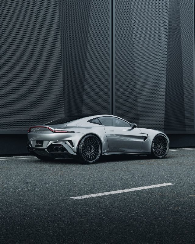 Aston Martin Vantage 5