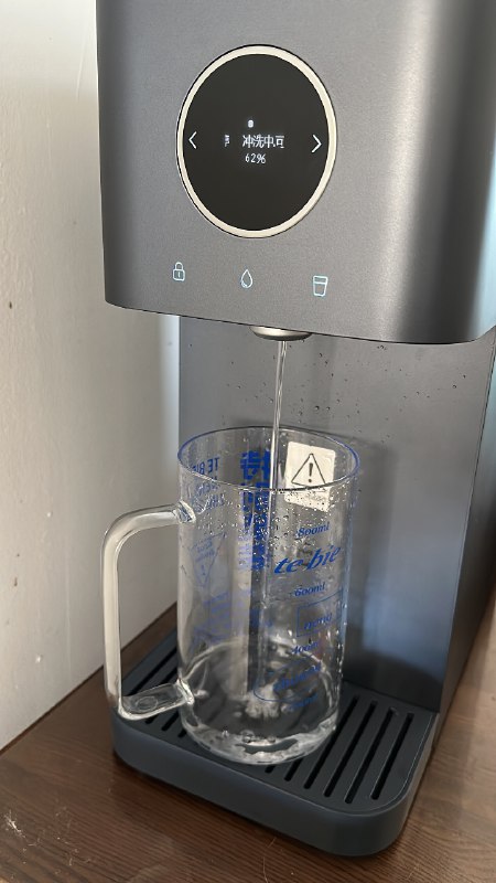 买了个桌面净水机，新机器开光要冲洗三次，每次需要十分钟