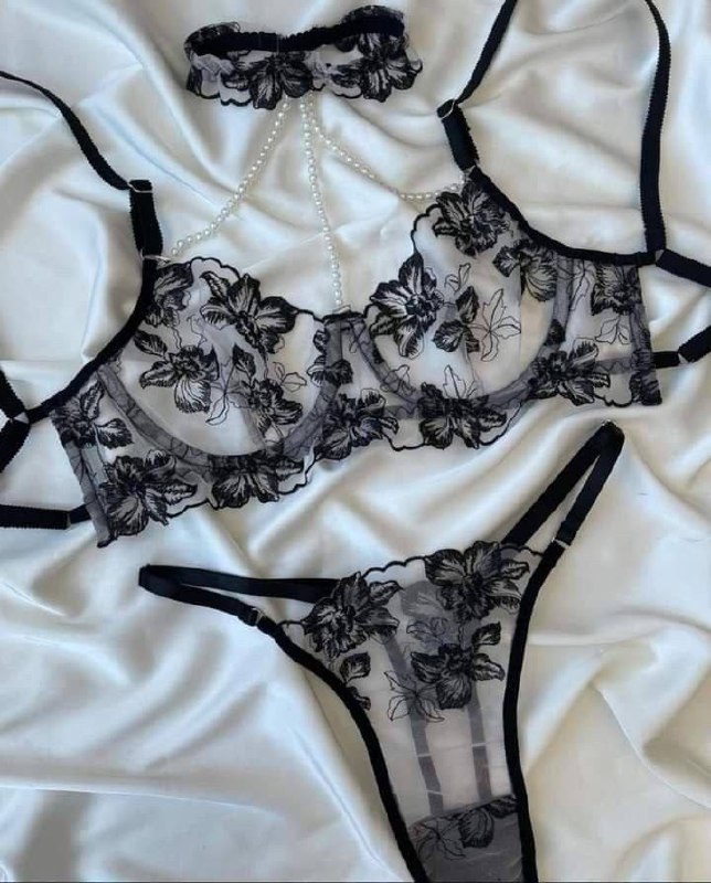 حریم💝عشق: به دوس دخترم هر سری میگم سلفی بده قدی بده یه لباس زیرای قشنگ و sexy تنشه که دوس دارم قورتش بدم 🥹 یبار بهش گفتم تو چجوری