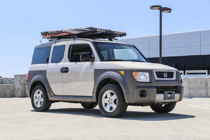 Сегодня мы хотим поговорить о редком и интересном экземпляре - Honda Element EX 