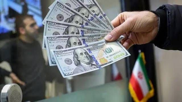 📡خبرستان [دیلی تلگرام] 📡: 🔴 قیمت #دلار از ۲۰۰ هزار تومان عبور کرد🔹امروز یکشنبه اول شهریور ماه، قیمت دلار در بازار آزاد برای نخستین بار از ۲۰۰ هزار
