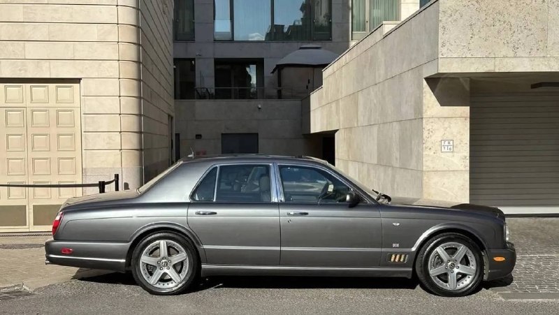 В Москве продают редчайший Bentley Arnage T-24 — это одна из немногих машин, выпущенных в честь побе 2