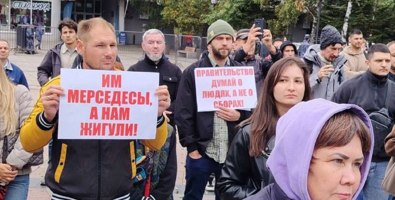 Во Владивостоке прошел согласованный митинг против повышения утильсбора на автомобили. Люди принесли 4