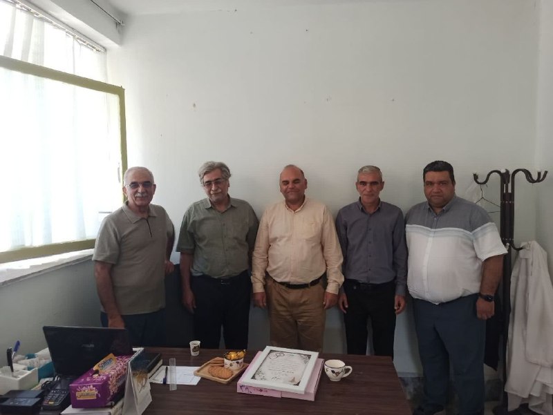 نامه گناباد - اخبار گناباد: 🌸 تبریک روز پزشک🔸به پاس قدردانی از زحمات ارزشمند جناب آقای دکتر سالاری و دکتر قرچه، مدیرعامل و اعضای محترم هیئت‌مدیره شر