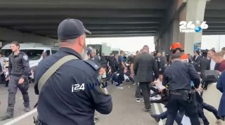 🇮🇱 The ultra-Orthodox demonstration: the police began using stun grenades to disperse the demonstrators; Route 4 is opened to traffic at the Yavne interchange. Lee Aish - Police and Criminals i24.