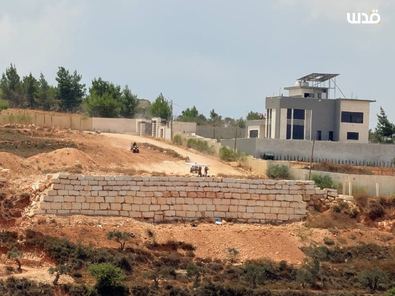 למרות הכרזתה כשטח צבאי סגור, מתנחלים מסתערים על סביבות הבתים הנצורים בקאסרה, דרומית לשכם.