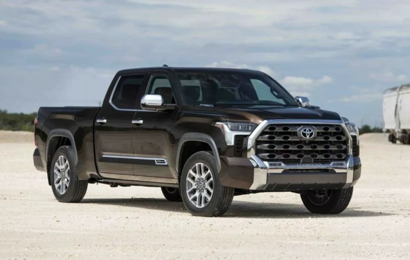 Toyota отзывает 127 тыс. машин из-за проблем с дви...