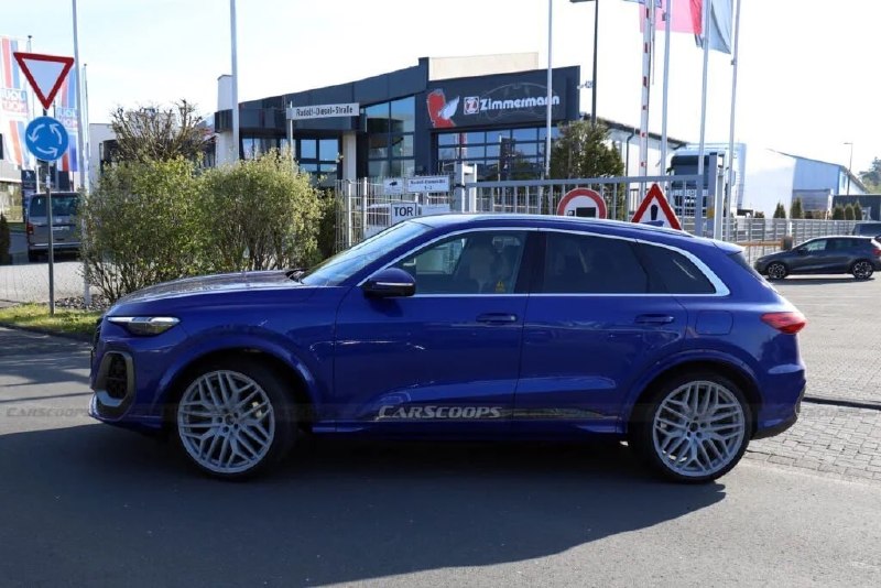 Audi разрабатывает мощный внедорожник RS Q5, который сейчас активно испытывают на дорогах Германии 2