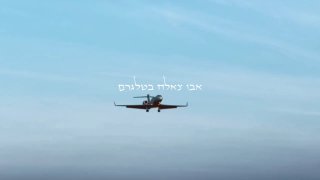 מטוס לוחמה אלקטרונית מדגם EA-37B של חיל האוויר האמריקאי הגיע לממלכה המאוחדת.