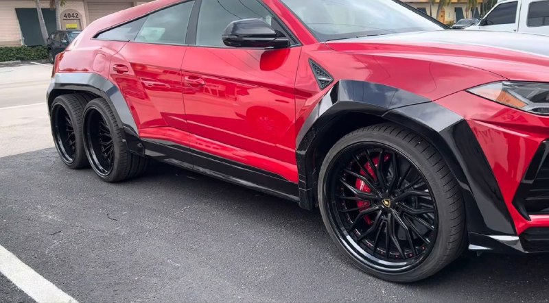 Показали шестиколёсный Lamborghini Urus 4