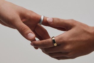 Bloomberg: Oura выпустила умное кольцо пятого поколения, которое стало на 40% меньше– Oura представила новую модель флагманского умного кольца– Новое Oura Ring 5 на 40% меньше своего предшественника– Oura уменьшила аккумулятор, время работы осталось до 1 н