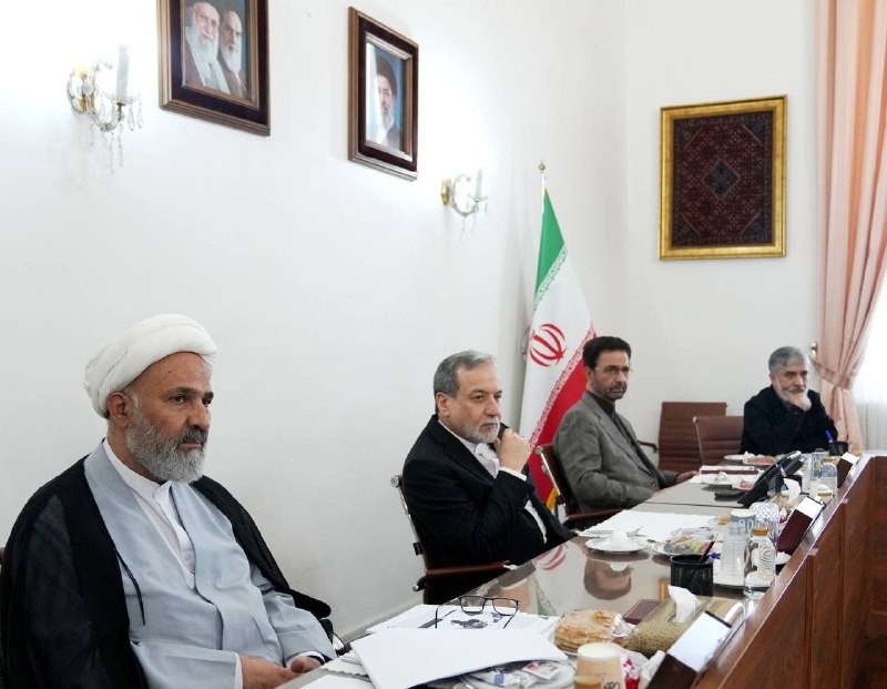 خبرگزاری خانه ملت: 📌 توسعه روابط تجاری با همسایگان با استفاده از ظرفیت استان‌های شرقی🔸عراقچی وزیر امور خارجه کشورمان در ادامه تعامل و همفکر