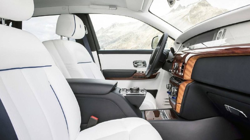 Rolls-Royce Phantom VIII 4