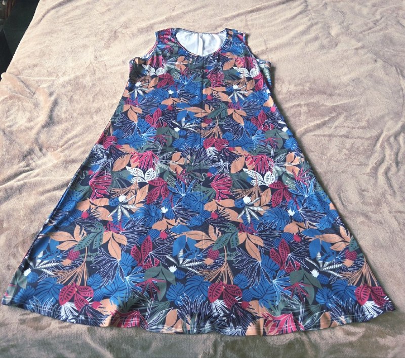 Продам новое женское платье, размер 2ХL, длина изделия 117см, состав 95% полиэстер и 5% эластан, цен