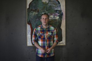 🎙 «Мы разжёвывали людям, что песня — хит»В девяностых хит не рождался — его создавали. «Наше радио» ставило песню в эфир пять-шесть раз в день, каждый день, пока она не оседала в голове у слушателей, — и человек в условном Краснодаре, увидев знакомое имя н