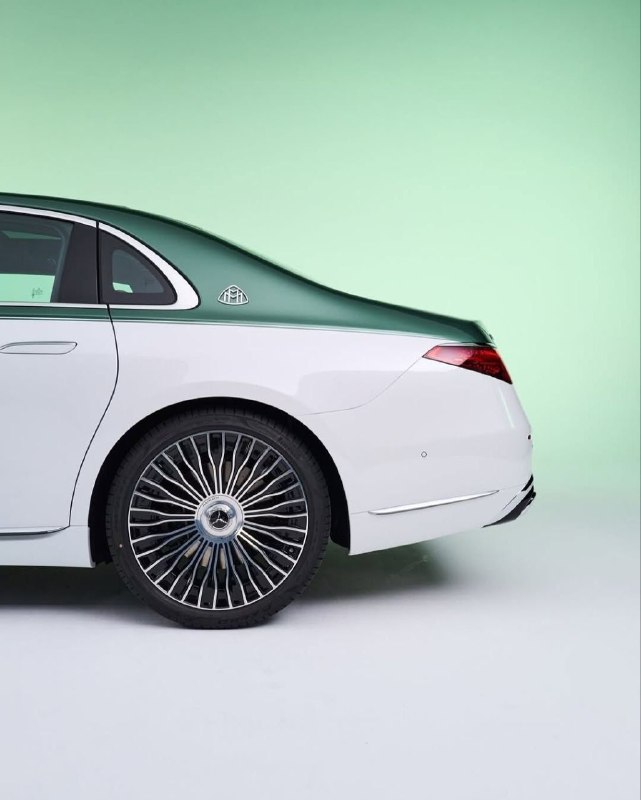 1 of 25 MAYBACH S 680 V12 BITURBO EMERALD ISLE 5