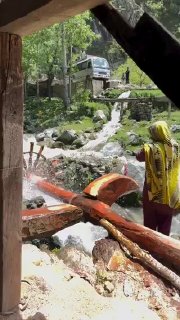 This is how rice is processed using a traditional water-powered mill and clean energyDid you know? 🎓