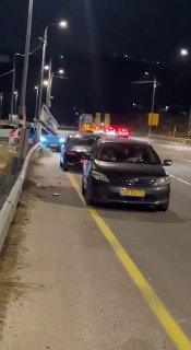 מתנחלים סוגרים כביש עוקף ליד חברון ומאלצים כלי רכב לחזור