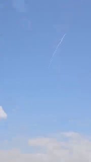 Footage of what appears to be a downed Saudi drone after being hit by Houthi air defenses over Damar, Yemen.