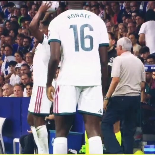 رئال مادرید | Real Madrid C.F: اینجا دومفریس حواسش به قانون ۵ ثانیه‌ی پرتاب اوت دستی نبود که مورینیو یهو عصبی شد و سرش داد زد.🔗 رئال زیدان‌نیوز 🆔 @Real