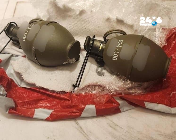 🇮🇱 בלשי ימ"ר תל אביב עצרו תושב העיר בשנות ה־30 לחייו, לאחר שבביתו נתפסו שני רימוני רסס צה"ליים ושני אקדחי…