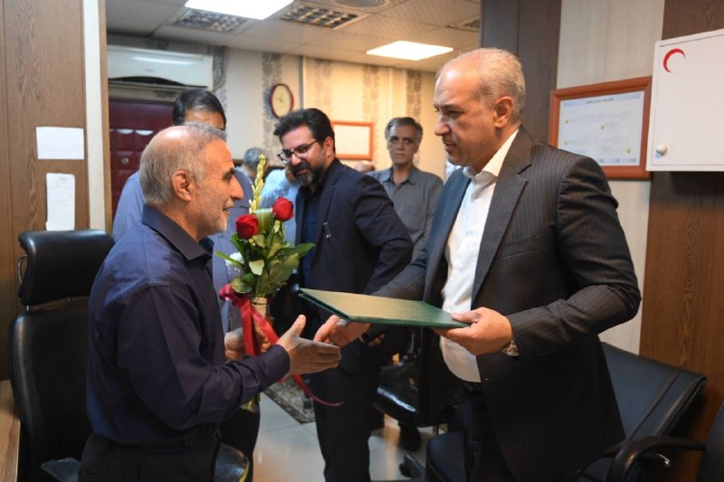 🌹شمرون لند (تهران/شمیران)🌹: 🌷تجلیل و قدردانی از حبیب پیک آذر (کارمند معزز آزاده) شاغل در واحد بایگانی معاونت شهرسازی و معماری در سالروز بازگشت سرافر
