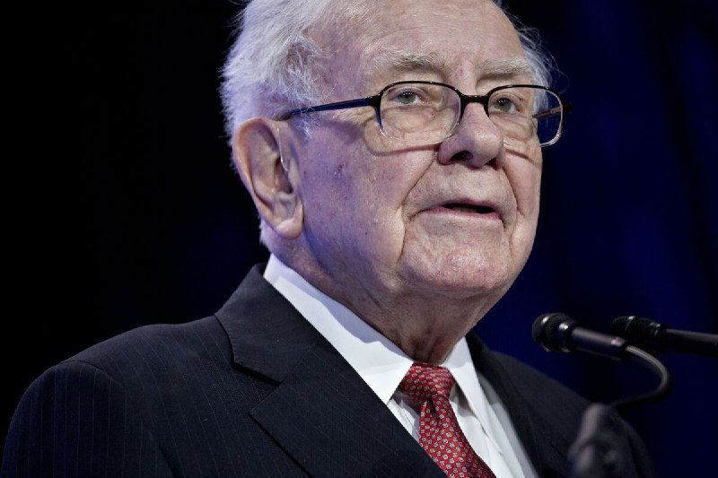 Buffett to Step Down Following Six-Decade Run Atop Berkshire