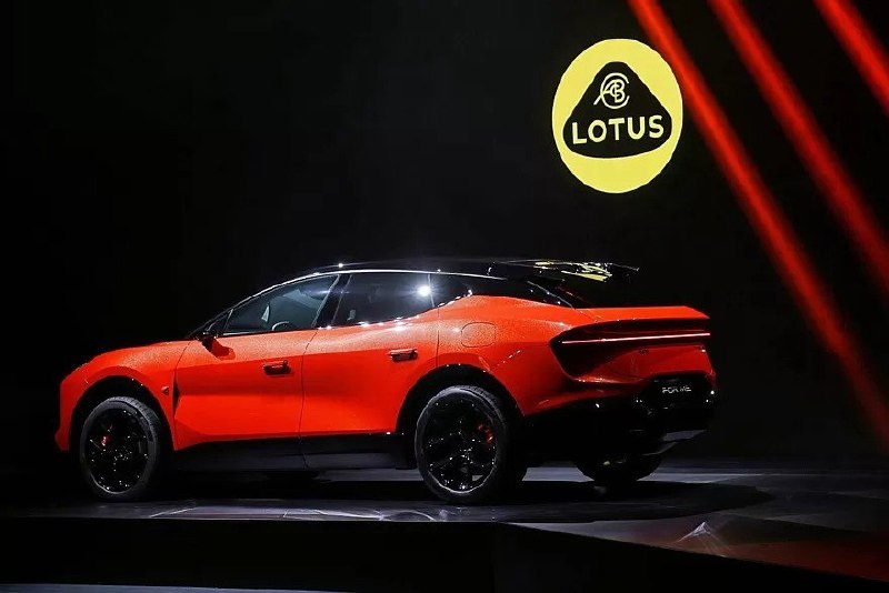Lotus показал заряженный гибридный кроссовер For Me, который выдаёт 952 силы и разгонятся до 100 км/ 2