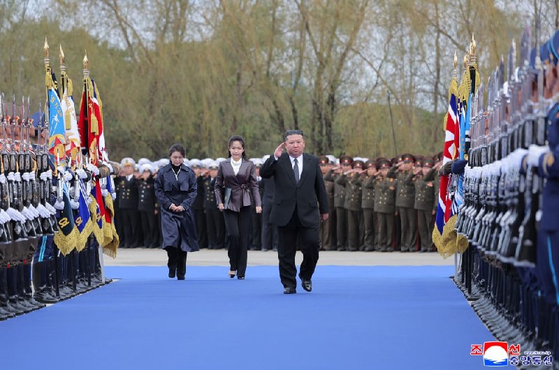 DPRK הדגימה לראשונה ירי חי ממערכת רקטות 600 מ"מ בקליבר גדול במיוחד של צלף. כך דווח ל-KCNA. ההפגנה כללה גם ש…
