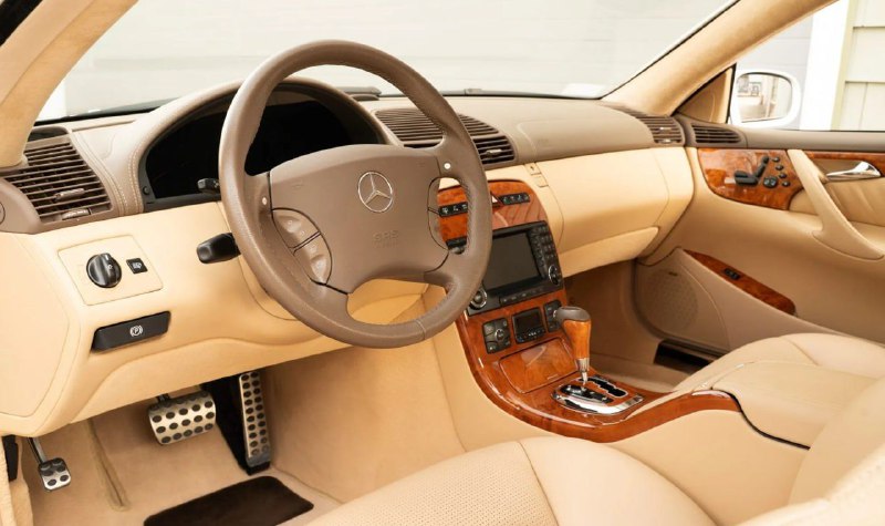 Редкий Mercedes CL ушёл с молотка за рекордные деньги 4