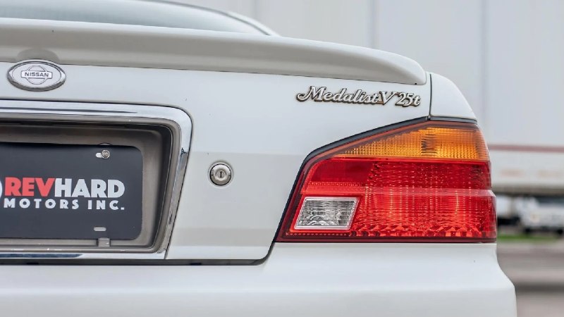 Помните тот Nissan Laurel, который тихо парковался где-то в микрорайоне Ясенево 