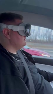 Так сейчас ездят водители, купившие Apple Vision Pro, по улицам США
