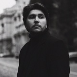 Денис думает, что он фотограф