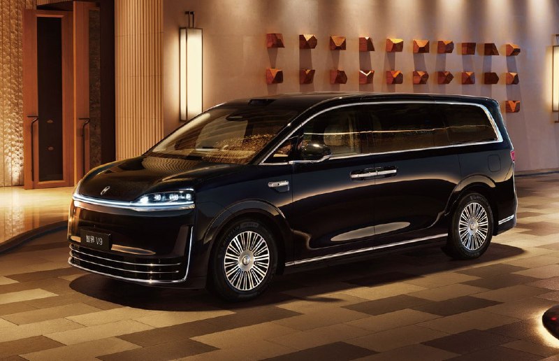 Luxeed показал салон флагманского минивэна

Бренд ...