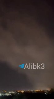 תמרות עשן עולות מהמנזר בבצרה כתוצאה מהתוקפנות הסעודית.