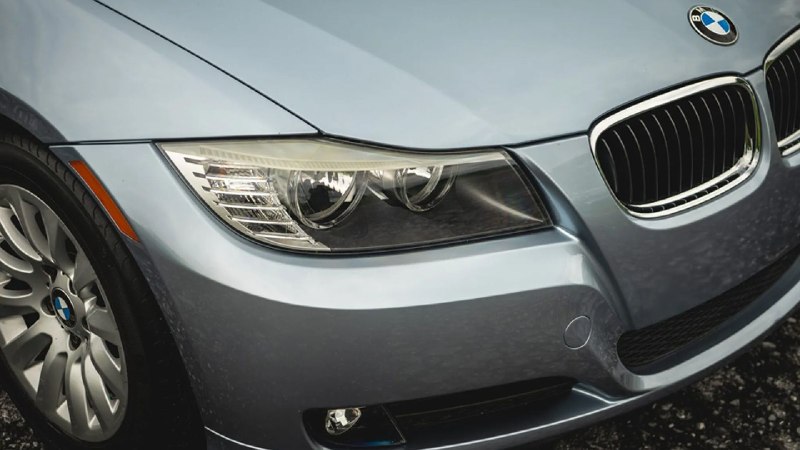 2009 BMW 3 Series с «правильным» шильдиком внезапно выходит дешевле и выглядит н