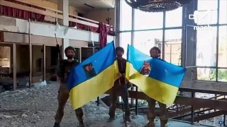 Перемога в Константиновке продержалась ровно сутки. ВСУ сняли пафосный видос с флагом в городе — уже на следующий день те же бойцы записали новое видео, но уже из плена.Вчера рассказывали, что "город под контролем". Сегодня благодарят ВС РФ за сохранённую 