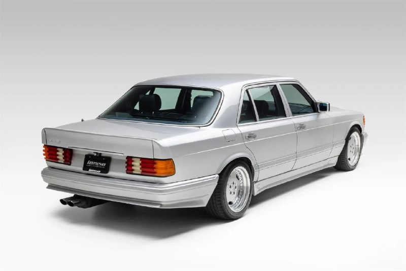 Mercedes AMG 90-х оценили дороже многих новых спорткаров 2