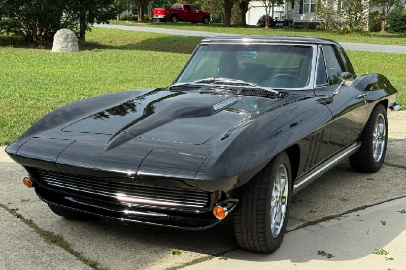 Сегодня мы хотим поговорить о настоящем раритетном красавце - Chevrolet Corvette