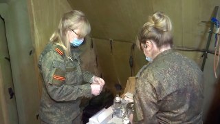 Власти РФ хотят разрешить женщинам служить в армии до 50 лет ради их пенсий и фронтаПравительство РФ внесло в Госдуму законопроект об увеличении предельного возраста службы женщин в армии с 45 до 50 лет. Планку пребывания женщин в запасе планируется поднят