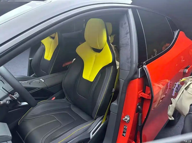 Lotus показал заряженный гибридный кроссовер For Me, который выдаёт 952 силы и разгонятся до 100 км/ 3