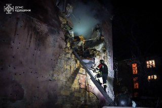 🗓 Удары по жилым домам в Одессе, нападение в махачкалинской больнице, ликвидация открытого горения в Туапсе. Что произошло к утру 24 апреля — в подборке «Новой-Европа»:🔹 В результате российского удара по жилому кварталу в Одессе погибли минимум два человек