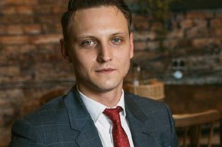 Российский военный суд заочно приговорил адвоката Дмитрия Захватова, защищавшего Pussy Riot и бывшую сотрудницу Первого канала Марину Овсянникову, к 21 году колонии строгого режима. Юриста признали виновным по уголовному делу о содействии террористической 